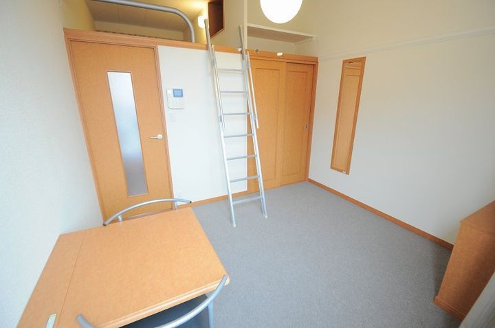 レオパレスコンフォートくるめ木の居間