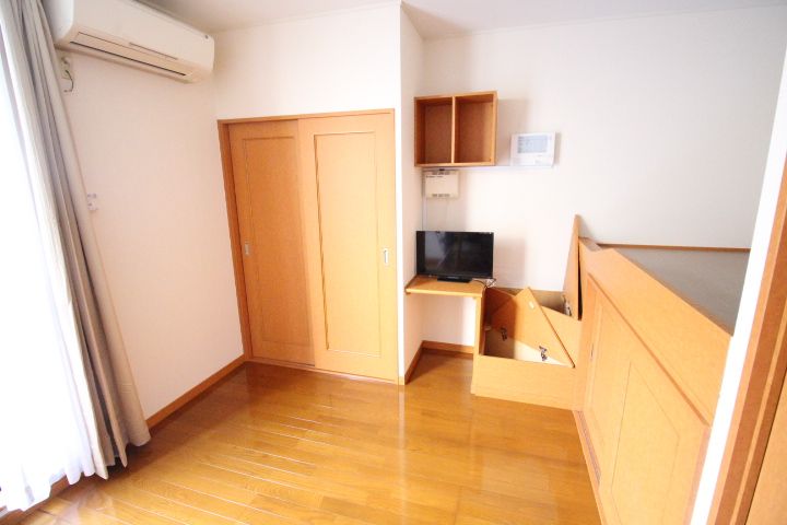 レオパレスイーストシャルム101の居間