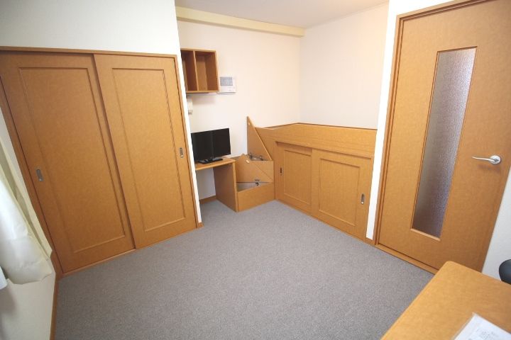 レオパレスイーストシャルム101の居間