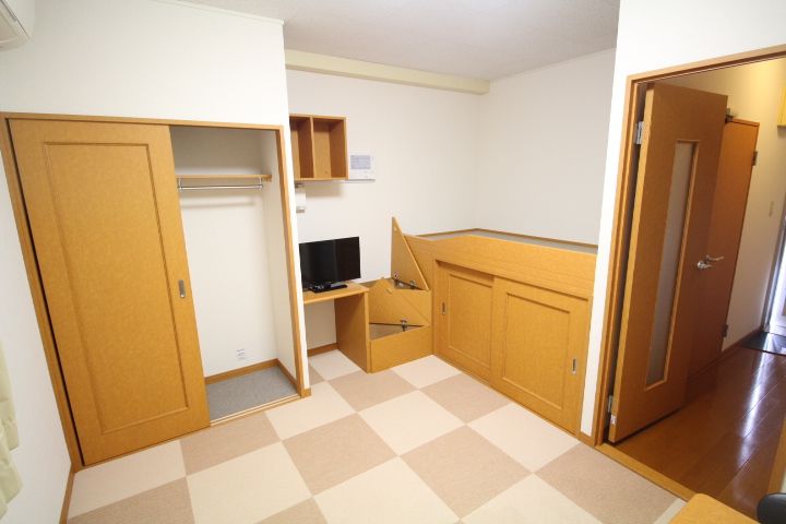 レオパレスイーストシャルム101の居間