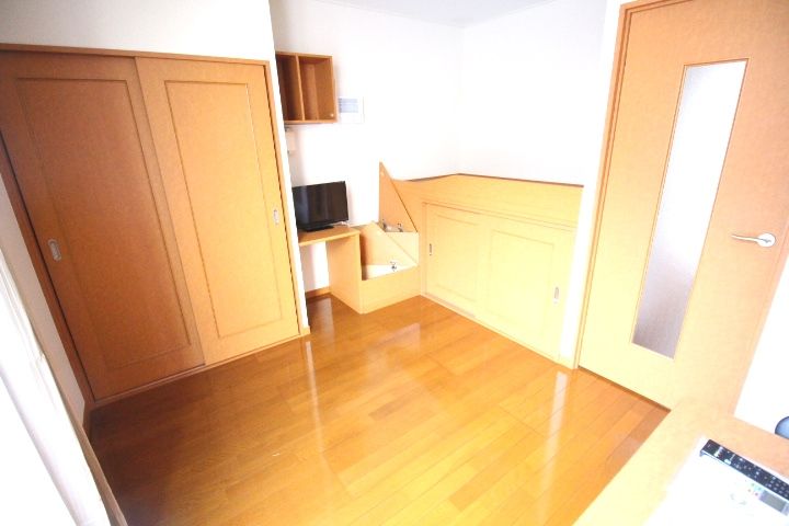 レオパレスイーストシャルム101の居間