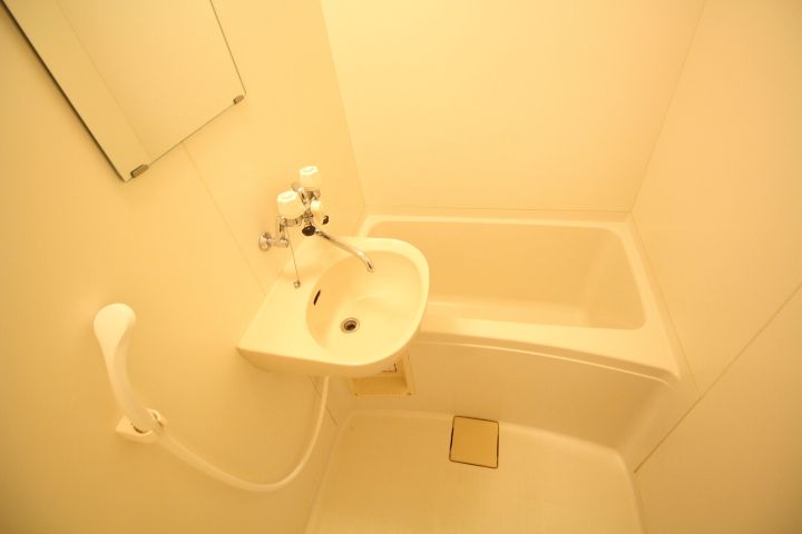 レオパレスリヴェール103の風呂