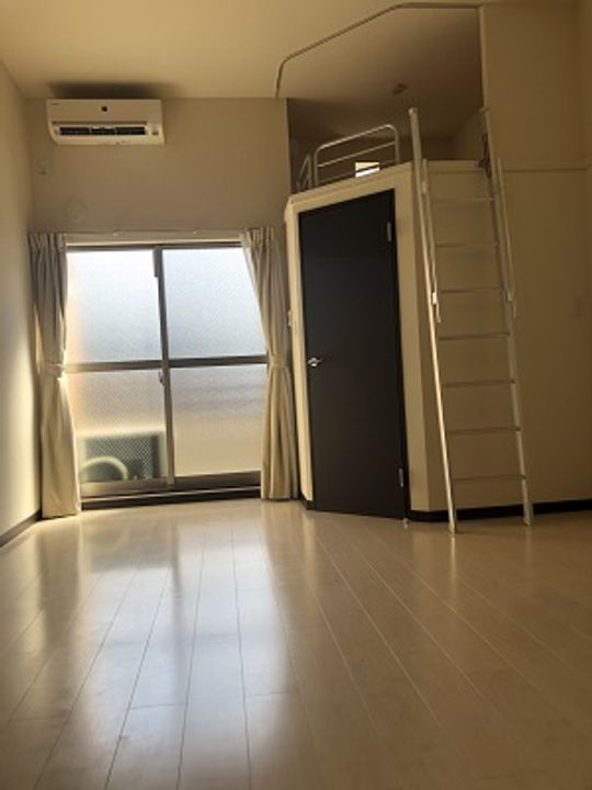 レオネクスト大町東202の居間