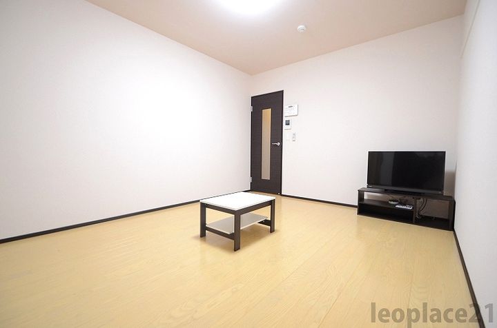 レオネクスト福寿草305の居間