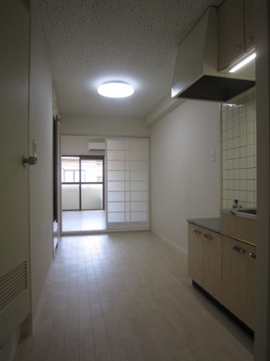 長谷川ビル209号室の居間