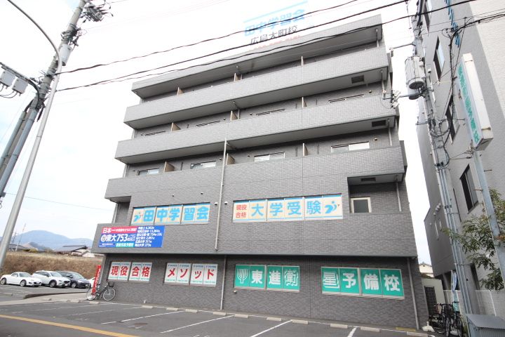 セレブ洋203号室の外観