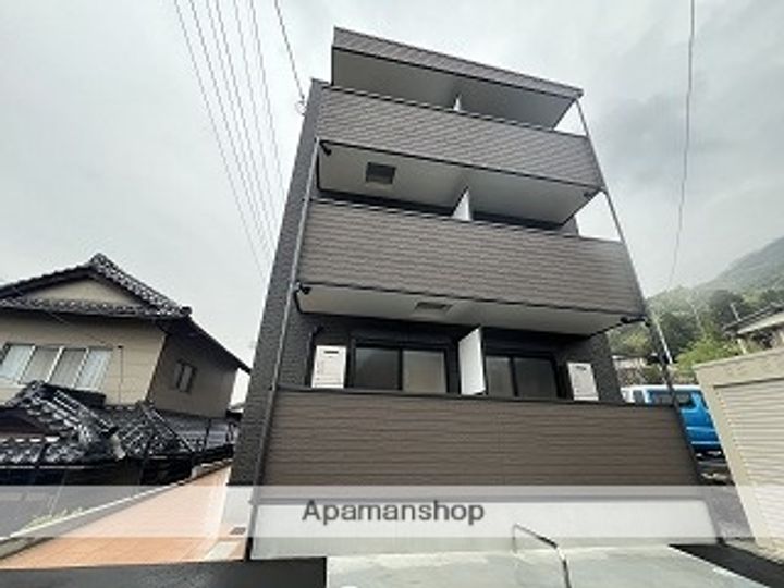 RESIDENTIAL 戸坂駅前の外観