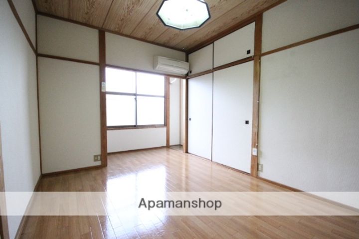 第二岩井アパートの居間