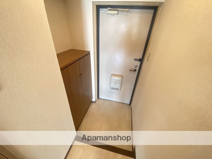 リカ上安103の玄関