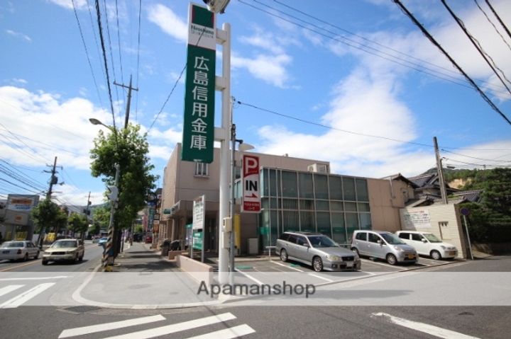 Y’zB.L.D緑井の周辺