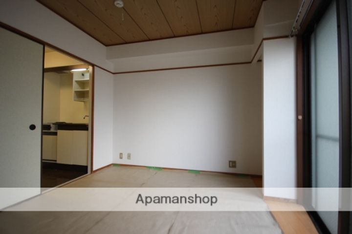 宮正商船ビルの内装