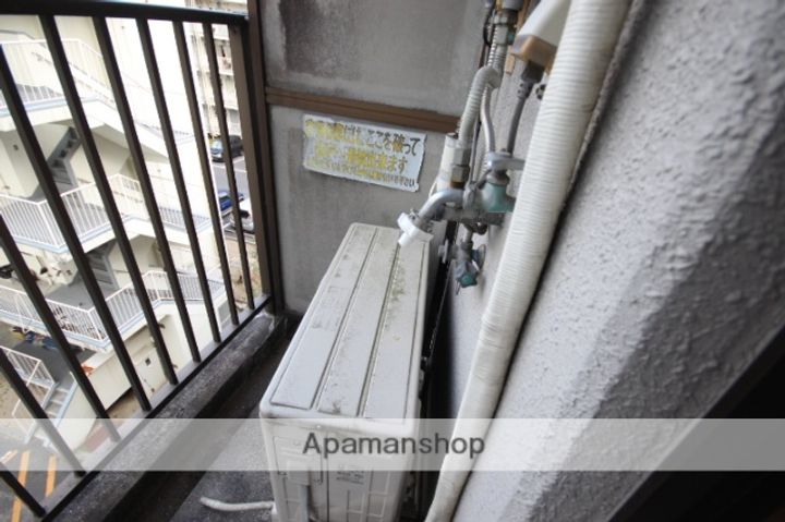 宮正商船ビルの内装