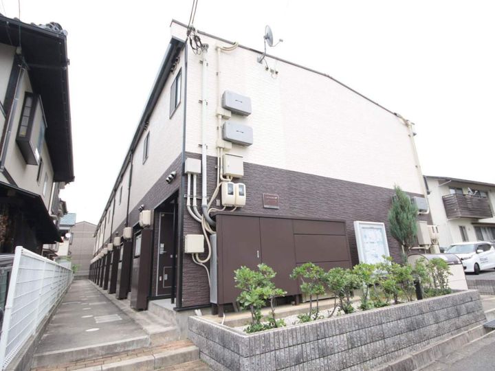 レオパレスアンパイヤーの外観