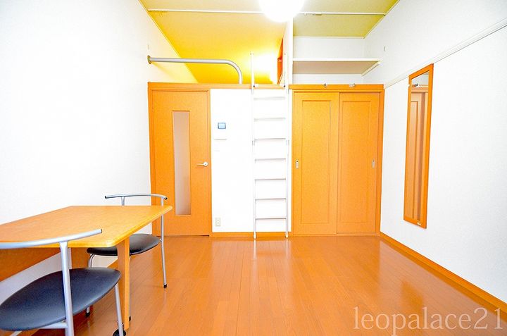 レオパレス安東の居間