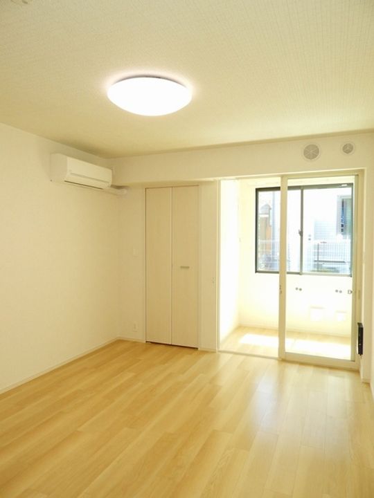 アクティブカーサ8の居間