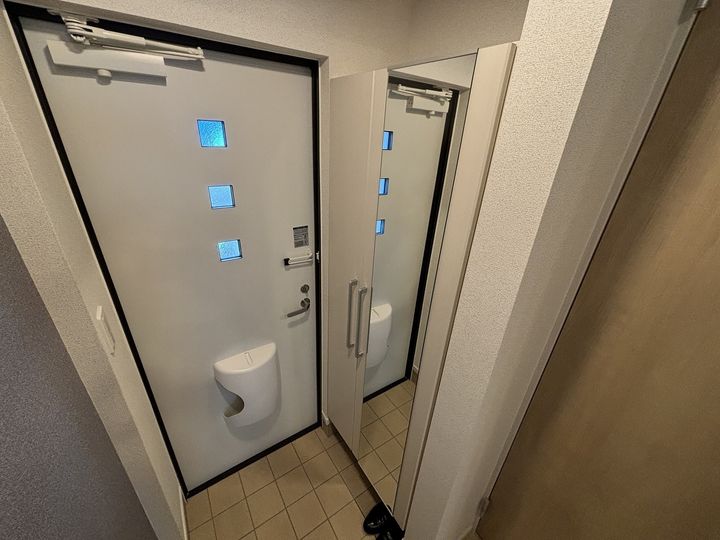 アクティブカーサ8の玄関