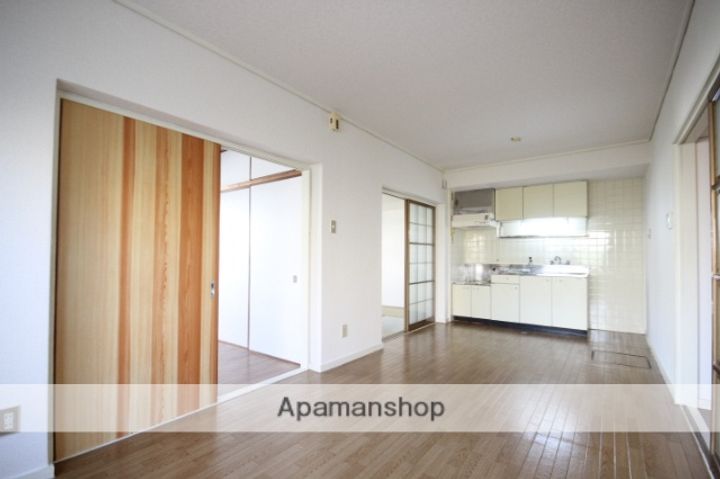 サニーハイツ高須の居間