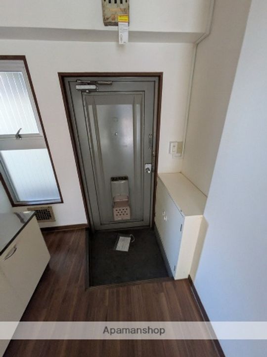 柳川ビルの玄関