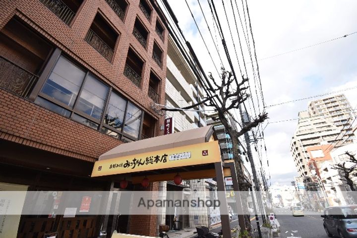 英数学館ビルの外観