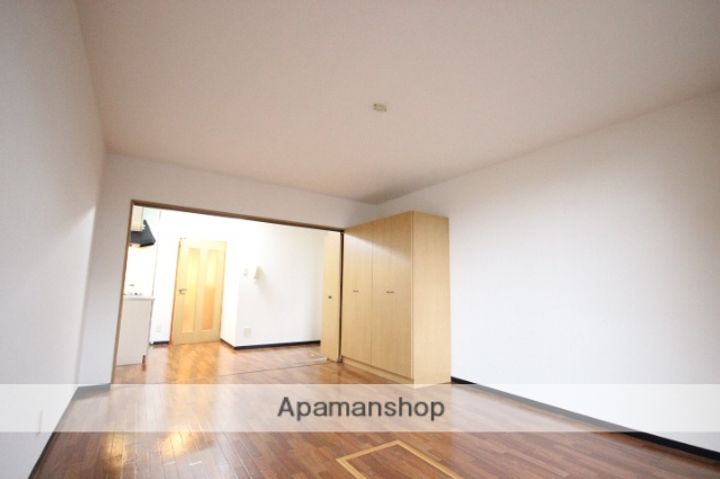 ルネス五日市の居間