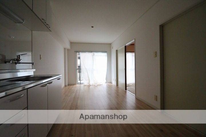 広島県広島市佐伯区五日市中央4丁目の賃貸マンションの居間