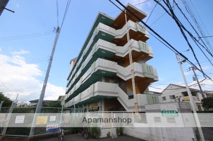 ビレッジ中央の外観