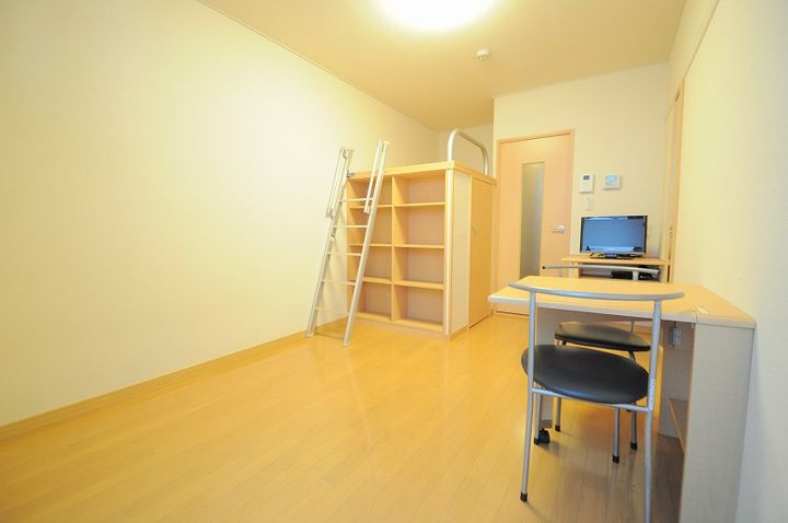 レオパレス桜尾本町の居間