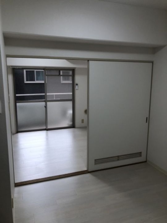 サンハイム庚午南401号室の居間