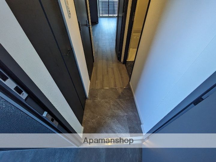 S-RESIDENCE空港通りawesomeの玄関