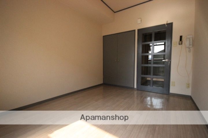 アルティメイトBUILDING.仁保(旧パレグレース三栄)の居間