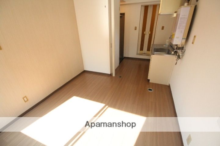 ラクセス舟入の居間