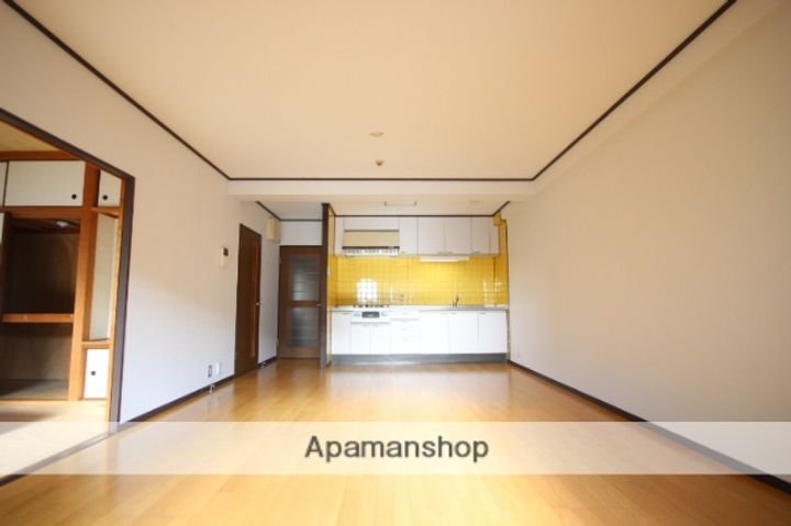 第3橘谷ビルの居間