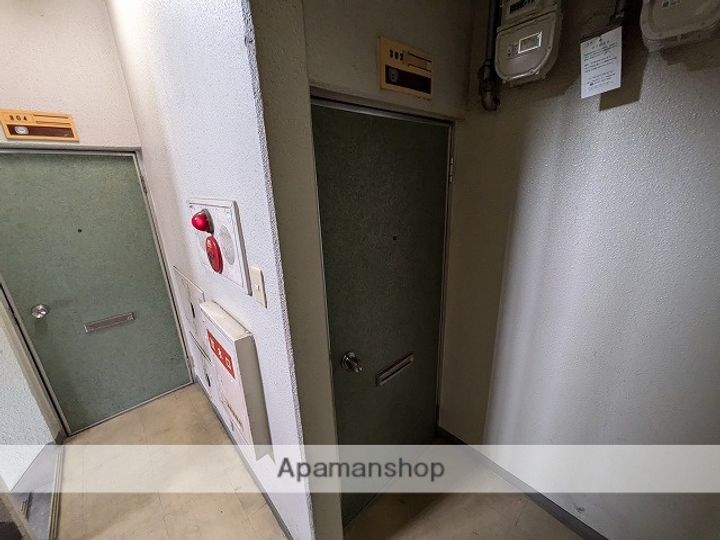 山下ビル5の玄関