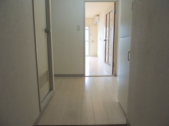 ハイツたかす310号室の玄関