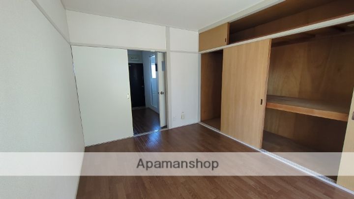 新福島ビルの居間