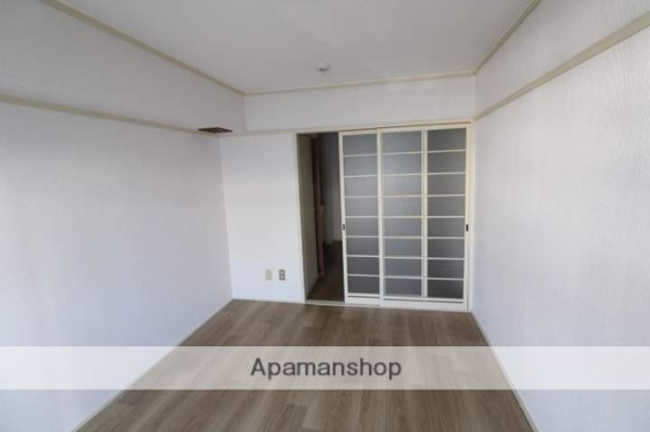 第2浜村ビルの居間