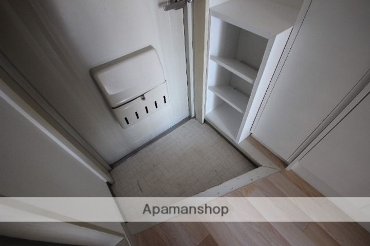 舟入ビルの玄関