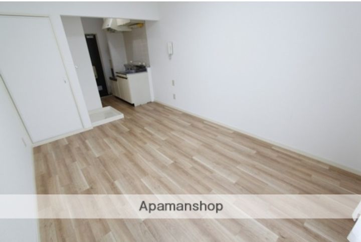 グランツ高須の居間