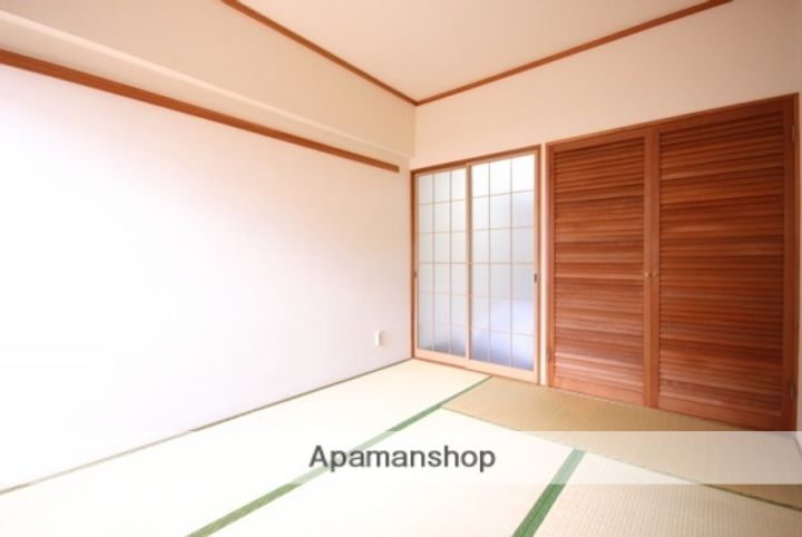 ヴィラ翠町の居間