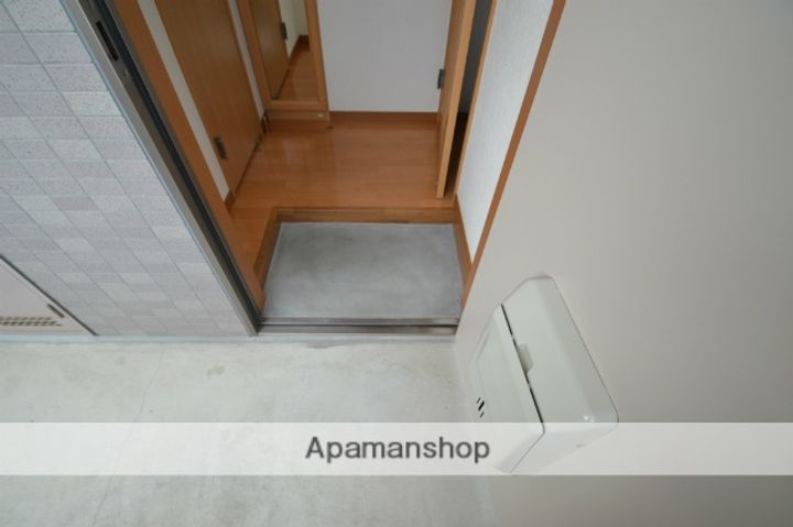 鏡山マンションⅡ402の玄関