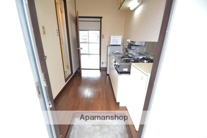 尾形ハイツD棟203の玄関