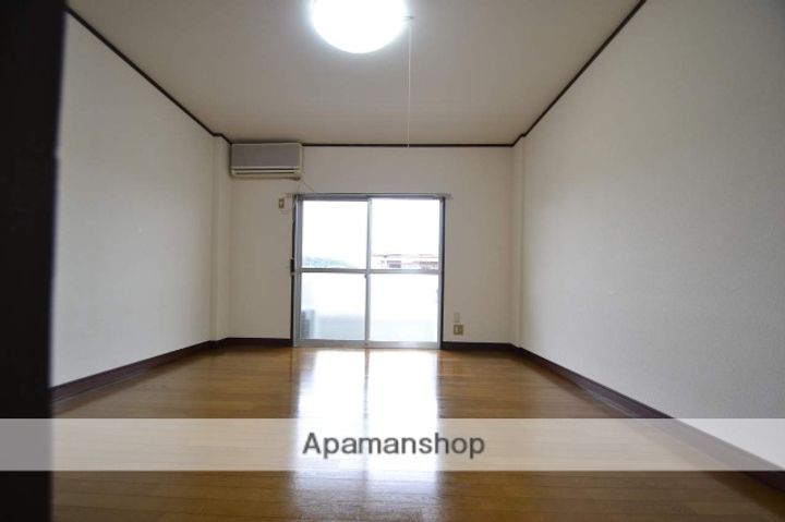 尾形ハイツD棟201の居間