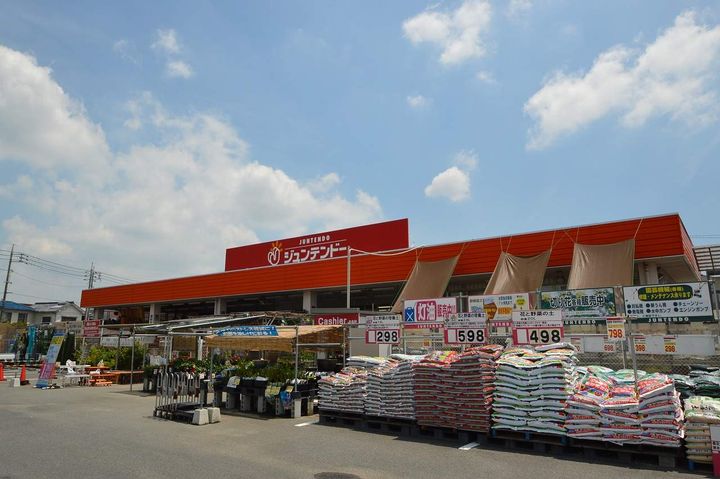 グレイス・ワイエム Bの周辺