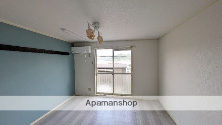 プレゼンス西条中央204の居間