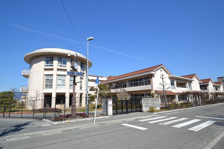 プレミア西条中央A棟の周辺