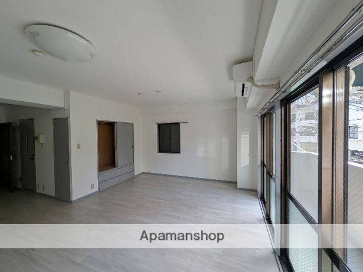 ビラシャレルの居間