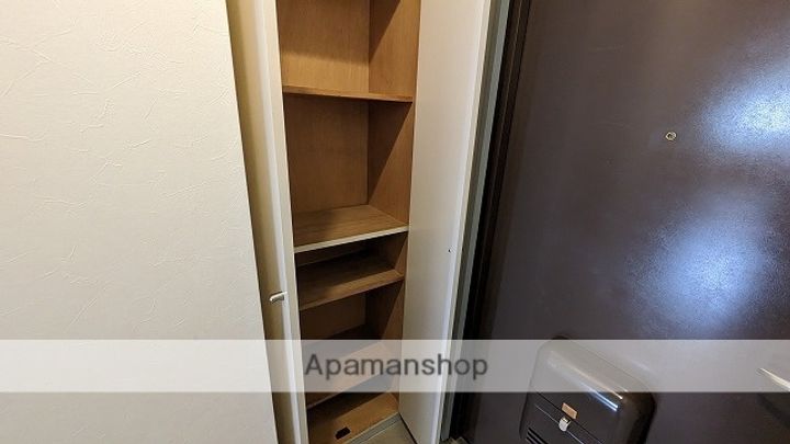 ワイアンドワイ宝町ビルの内装