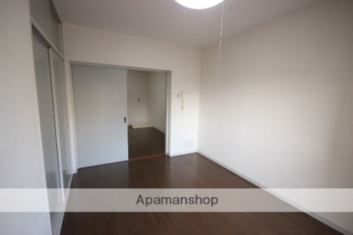 SHUコーポ牛田304の居間