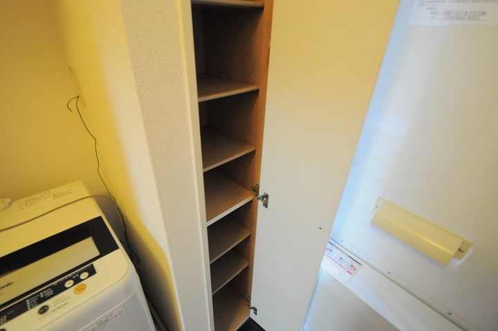 レオパレス国泰寺812の玄関