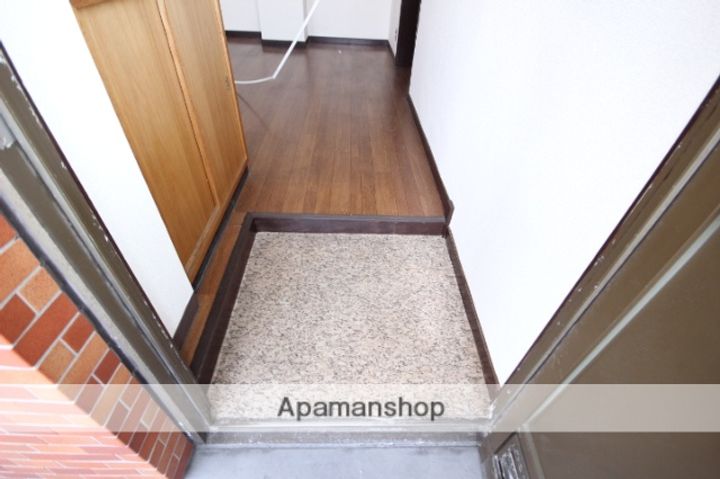 下脇ビルの玄関